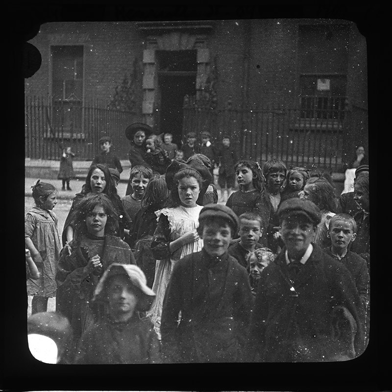 Children on Henrietta Street<br />
Courtesy of the Royal Society of Antiquaries of Ireland
